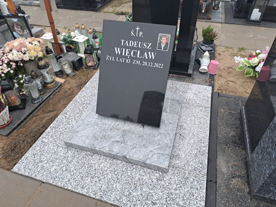 Grób Tadeusz Więcław