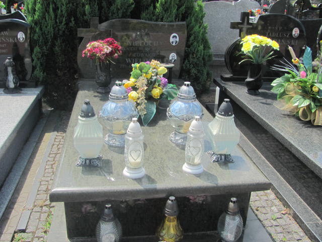 Grób Edward Wielocha