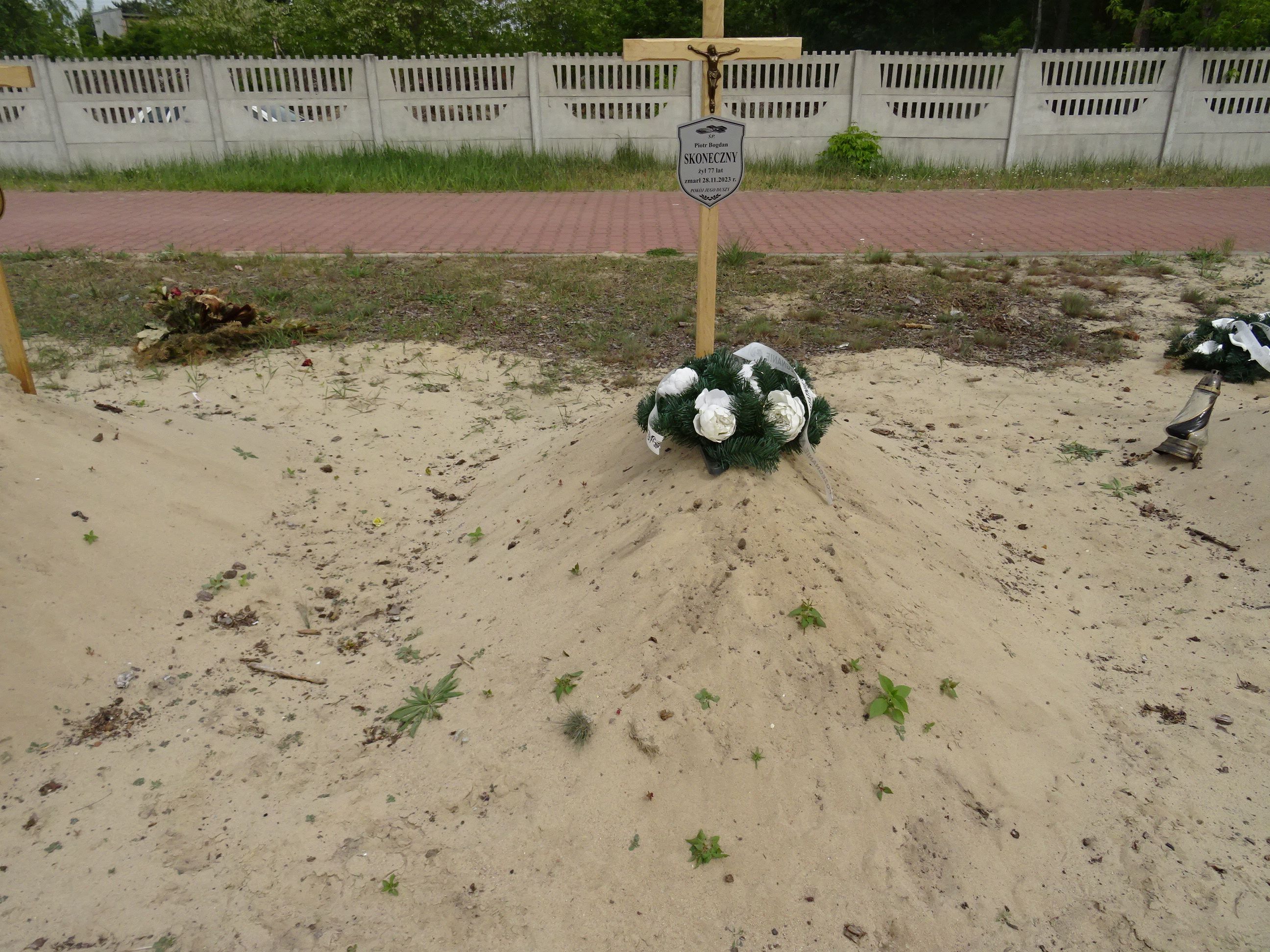 Grób Piotr Skoneczny