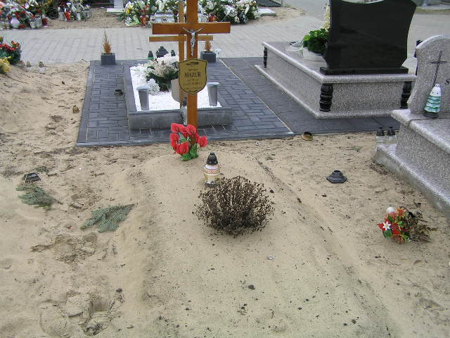 Grób Edward Mazur